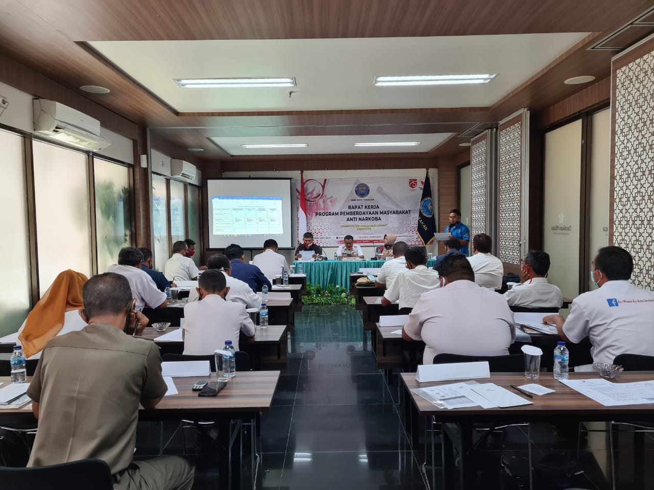 Rapat Kerja Program Pemberdayaan Masyarakat Anti Narkoba pada Instansi Pemerintah oleh Seksi P2M BNN Kota Tarakan Rapat Kerja Program Pemberdayaan Masyarakat Anti Narkoba pada Instansi Pemerintah oleh Seksi P2M BNN Kota Tarakan