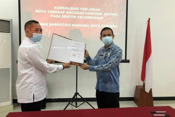 Penandatanganan PKS Kepala BNN Kota Tarakan dengan Kepala Sekolah Menengah Pertama Negeri 13 Tarakan